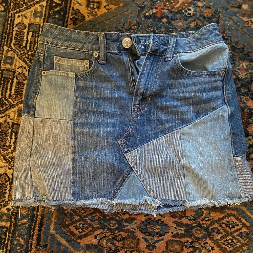 Cool 2000’s American Eagle Outfitters Skirt
Size 0